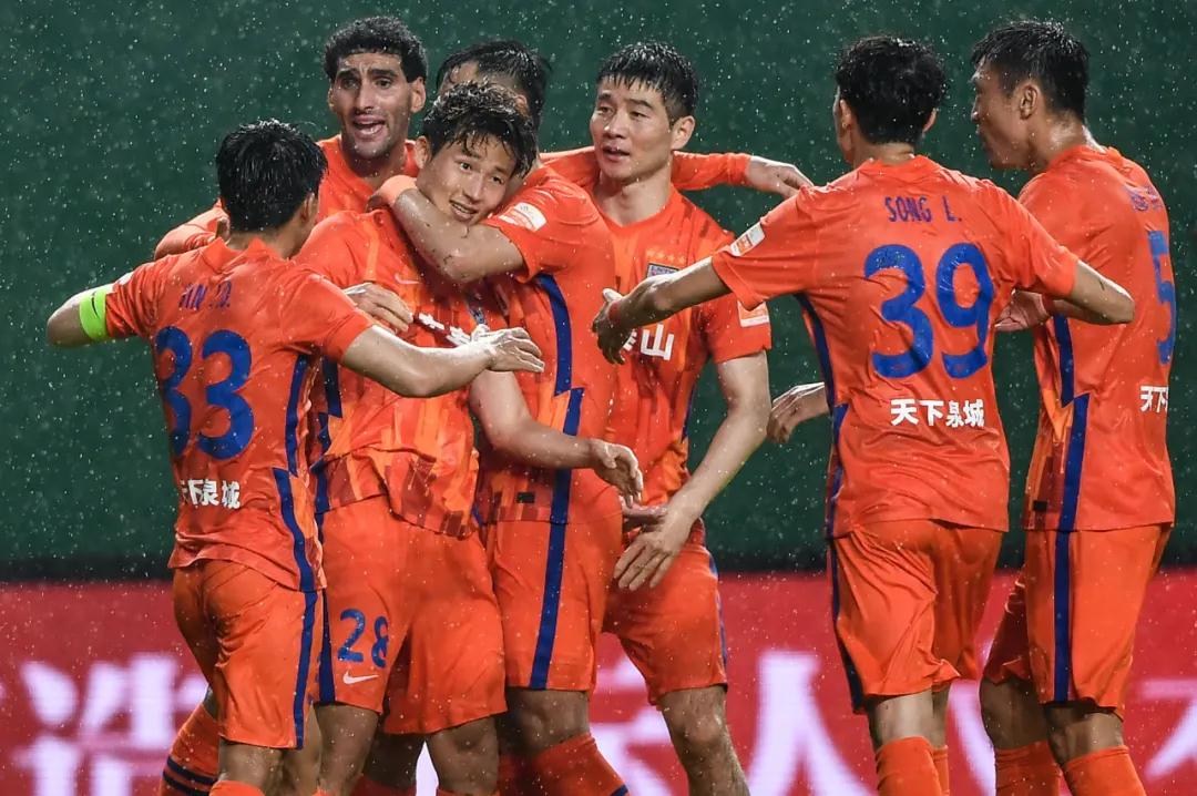 الأهلي يضاعف عقوبة الشحات بعد أحداث بيراميدز وتغريم نصف مليون جنيه